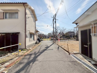 【前面道路含む現地写真】 | 【更地渡し】有効土地約３９．６０坪の敷地です♪更地ですので、すぐにお家を建てられますよ♪