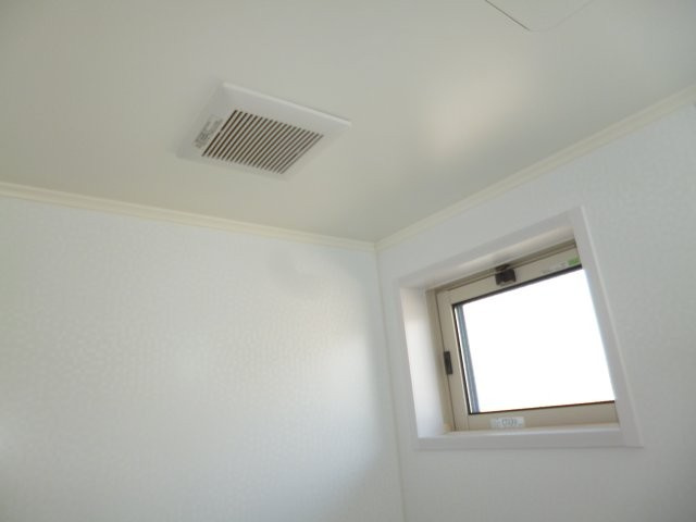 ディーバBの浴室|浴室窓