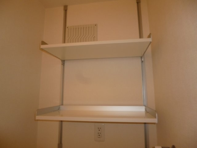 ディーバBの洗面所|洗濯機置き場　棚