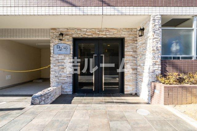 新宿区大久保２丁目の賃貸マンションのエントランス