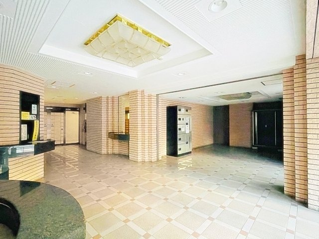 ナイスアーバン北綾瀬第２のロビー|清掃が行き届いた集合ポスト。細部まで丁寧に管理され、安心して暮らせる環境が整っています♪