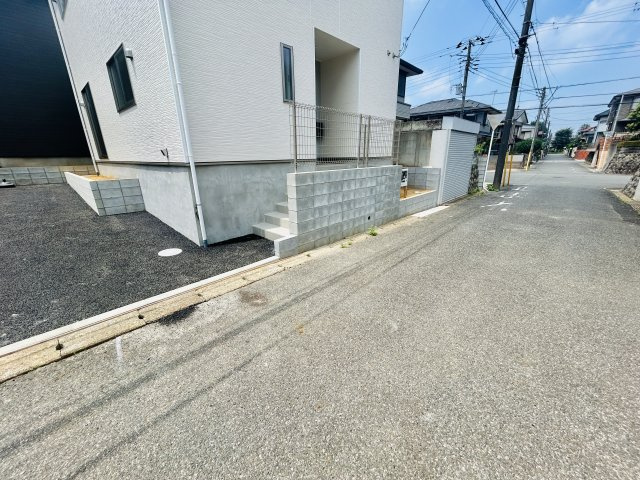 千葉市若葉区小倉台７丁目第１０の前面道路含む現地写真