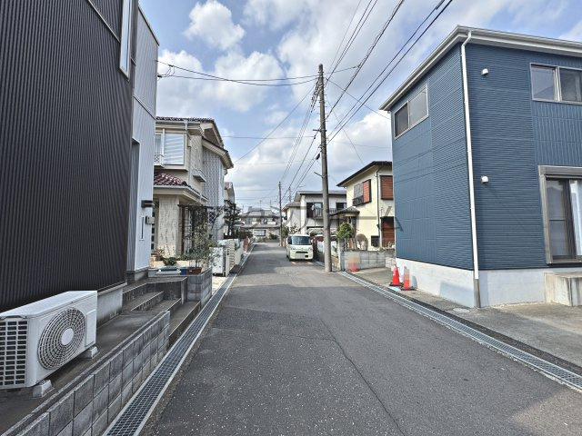所沢市下富　中古一戸建　～リフォーム完了済～の前面道路含む現地写真