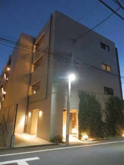 【外観】 | 鉄筋コンクリート造のがっちりとした建物。