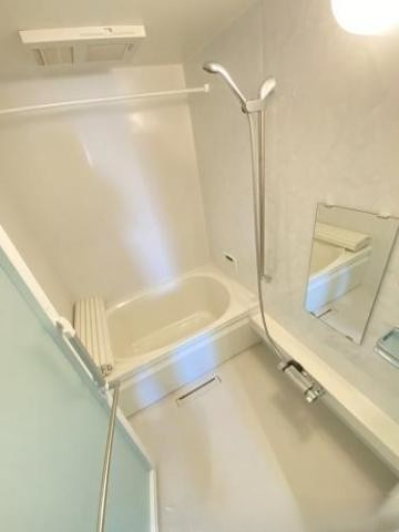 S-room曰佐　西館の浴室|【注目】やっぱり沸かしてお風呂に入りたい「追焚機能」付きで快適バスタイムが楽しめます♪