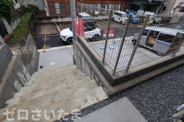 《仲介手数料無料》朝霞市根岸台７丁目48-28新築一戸建てリナージュの外観|階段が12段くらいあります。