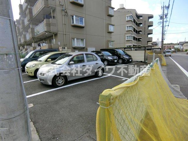 ハイツ稲熊の駐車場