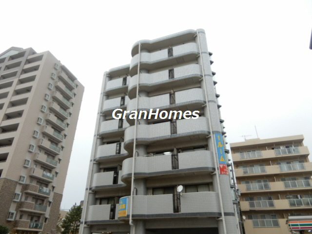 明石ヤングパレスの外観