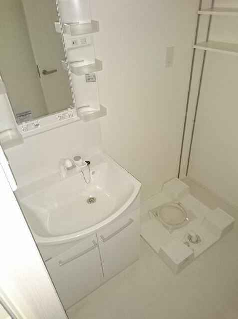 東村山市本町４丁目のアパートの洗面所