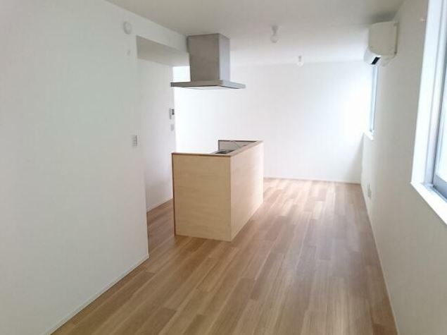 東村山市本町４丁目のアパートの居間・リビング