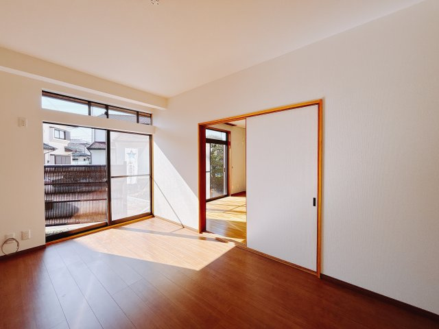 【中古戸建】前橋市下大島町１期の居間・リビング|■リビング｜大きい窓からあたたかいたっぷりの光が入ります♪開放的な空間で毎日をもっと快適に(*＾＾*)