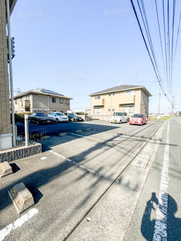 ブリエ B棟の駐車場|駐車スペースもあります☆