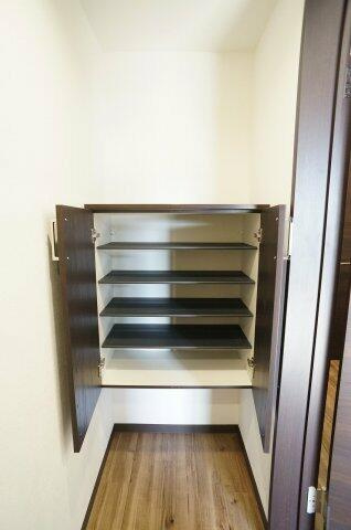 棚板は高さ変更可能です。