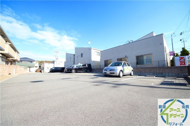 フローラルコートの駐車場