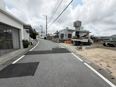 【前面道路含む現地写真】 | 宜野湾市赤道（全2棟）2号棟 | ※前面道路5.6m♪