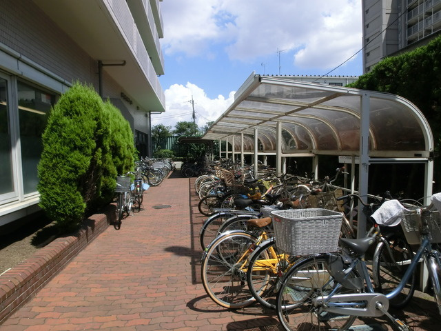 リヴィエールレジョンのその他共用部分|敷地内専用駐輪場あります。