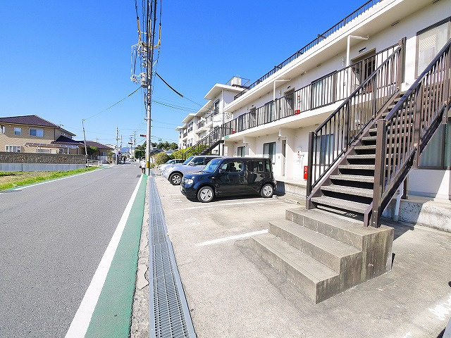 ローゼ宝来Ⅲの駐車場|駐車場に車を止められます