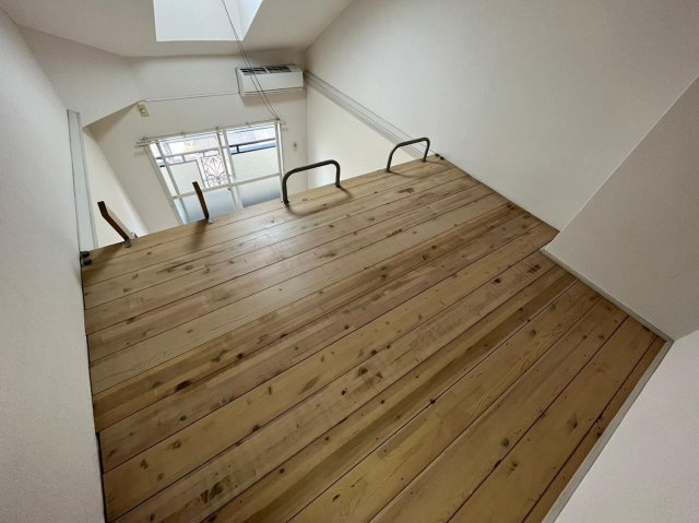 アザリア野中町の居間・リビング