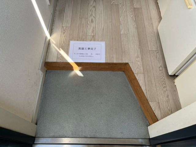 アザリア野中町の玄関