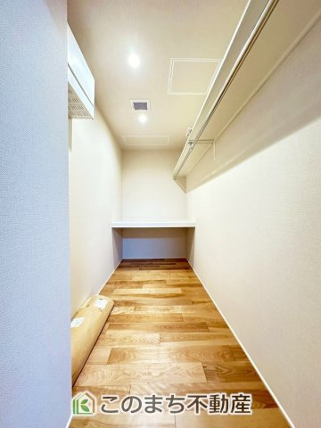 宇都宮市峰2丁目　中古戸建の収納|"主寝室には収納を多めに設置しております。
私服からスーツまでご夫婦お二人分の収納も可能ですね！"
