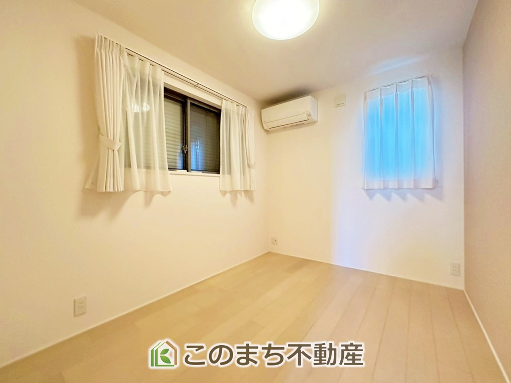 宇都宮市峰2丁目　中古戸建の洋室|一人ひとりの大切なプライベート空間。ゆとりある広さで、一人の時間をゆったりと過ごせる安らぐお部屋になるはずです。

