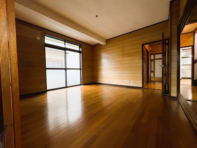 野田市　木間ケ瀬　中古戸建の洋室|落ち着いた色調の洋室です