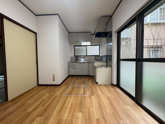 野田市　木間ケ瀬　中古戸建の居間・リビング|コンパクトなダイニングキッチン♪