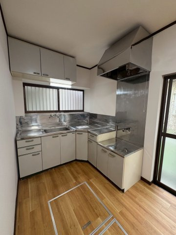 野田市　木間ケ瀬　中古戸建のキッチン|使い勝手の良いL字キッチン