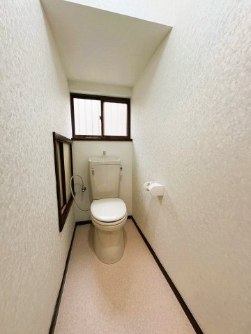 野田市　木間ケ瀬　中古戸建のトイレ|小窓をつけて明るさをプラス