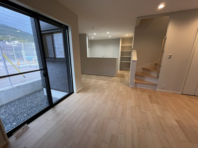 【居間・リビング】 | 大津市穴太1丁目16　新築戸建