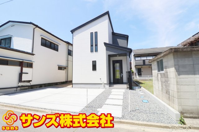 郡山市咲田1丁目　　　　１号棟　　　桃見台小学校、郡山第５中学区の外観|北東側から見た駐車場を含む外観