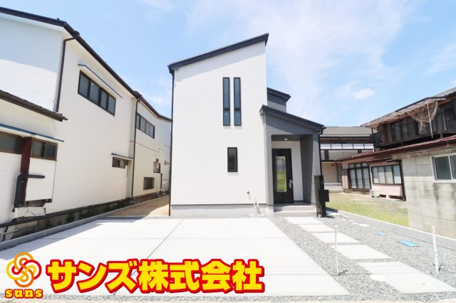 郡山市咲田1丁目　　　　１号棟　　　桃見台小学校、郡山第５中学区の外観|東側から見た駐車場を含む外観