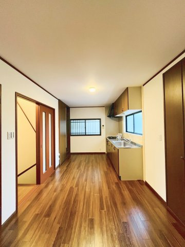 城東区東中浜２丁目中古戸建・4LDK+Sの居間・リビング|LDK（約8.2帖）