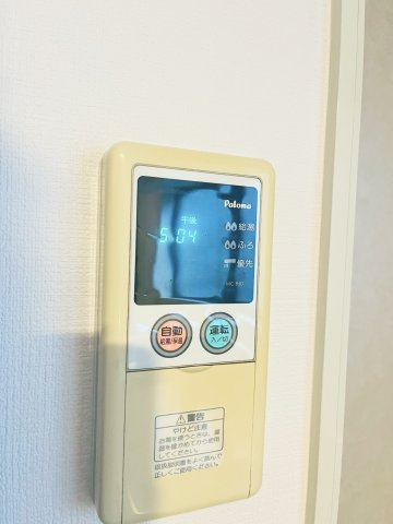 城東区東中浜２丁目中古戸建・4LDK+Sの発電・温水設備|給湯器リモコンです。