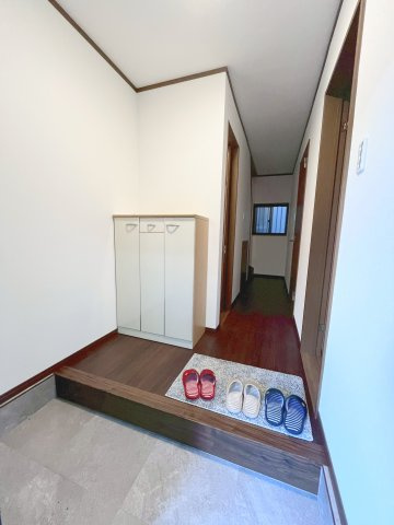 城東区東中浜２丁目中古戸建・4LDK+Sの玄関|毎日通る玄関。ゆとりのある広さです。