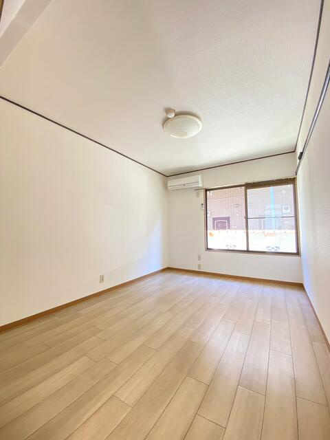 プラザエザンスの洋室