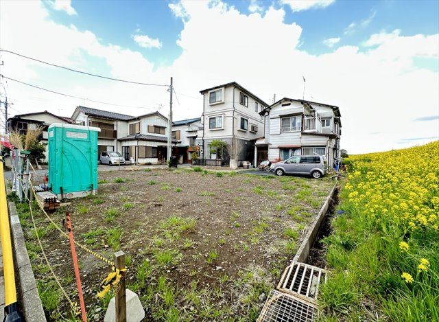 【外観】 | 志木市中宗岡2丁目　新築一戸建住宅　全2棟　(志木本店) | 販売現地／2026年3月27日撮影　
商業施設が徒歩圏内に点在しているので日々のお買い物にも困りません。