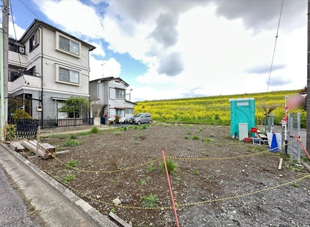 【外観】 | 志木市中宗岡2丁目　新築一戸建住宅　全2棟　(志木本店) | 販売現地／2026年3月27日撮影　
バス停まで徒歩3分で通勤通学、レジャーにも便利。