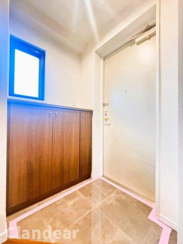 ライオンズガーデン西新井大師壱番館の玄関|ドキドキの新生活も、安心してスタート。ぴったりの住まいを見つけませんか？クランディアが一緒に住まい選びをサポートします‼　まずは、お気軽にお問合せください　＃クランディア