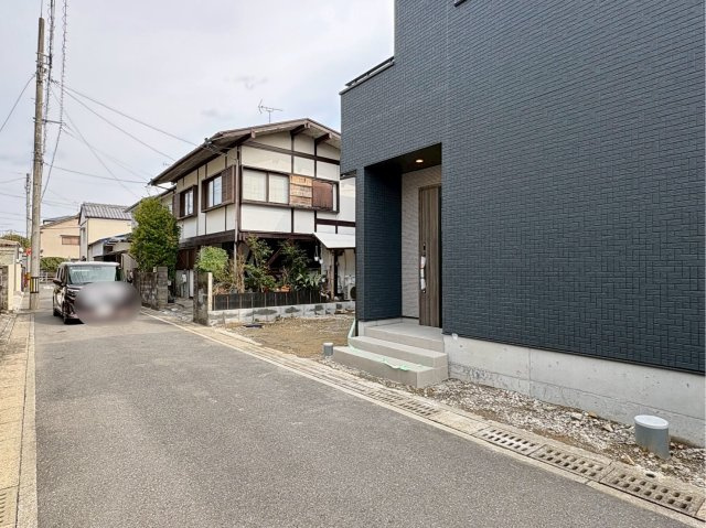 高知市中万々 2期1棟1号棟の前面道路含む現地写真