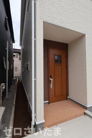 《仲介手数料無料》蓮田市西新宿４丁目66-6新築一戸建てリーブルガーデンの玄関