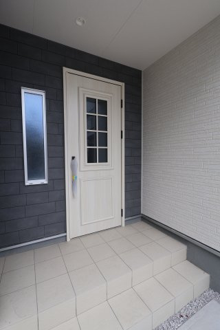 《仲介手数料無料》蓮田市西新宿４丁目66-6新築一戸建てリーブルガーデンの玄関