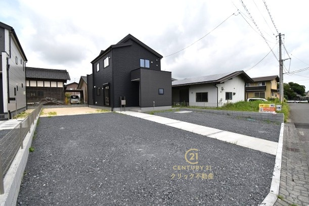 リーブルガーデン  ひたちなか阿字ヶ浦町　第4　1の駐車場|4台並列駐車可能で来客も安心。東側道路、南庭で日当たり良好です！