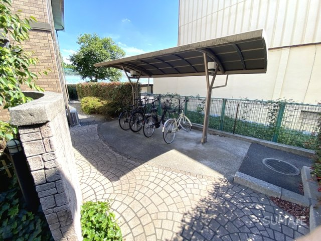 メゾン・エスポワールBのその他共用部分|屋根付き駐輪場☆彡