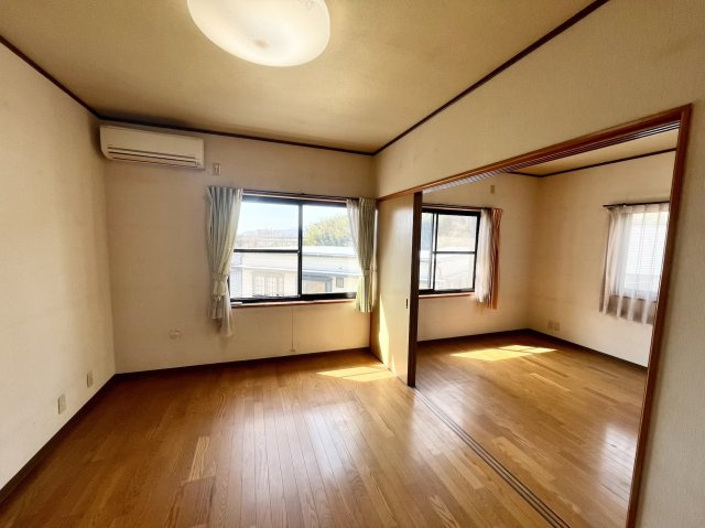 「二世帯住宅にも」高知市一宮西町　中古一戸建の洋室|スタンダードな洋室です