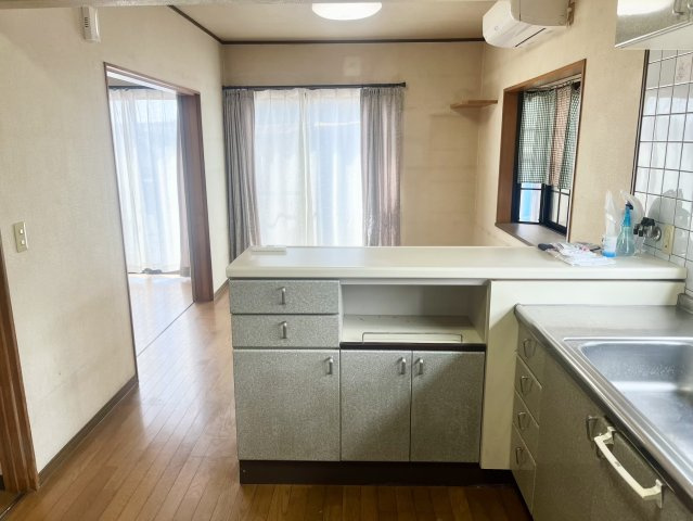 「二世帯住宅にも」高知市一宮西町　中古一戸建のキッチン|コンパクトなキッチンで掃除もラクラク