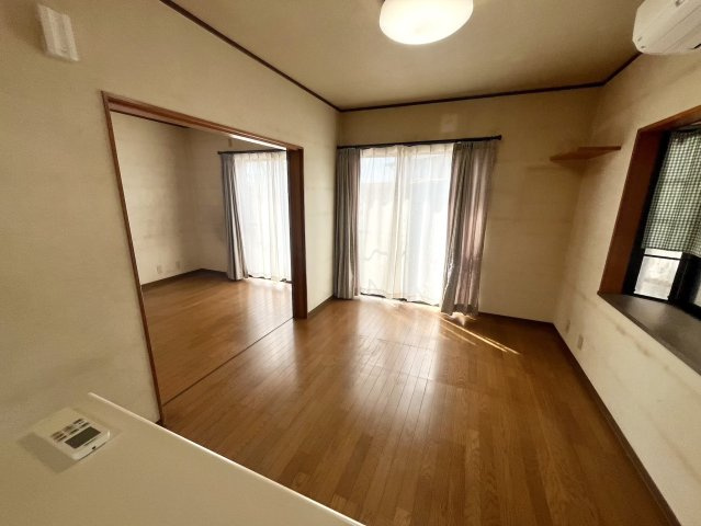 「二世帯住宅にも」高知市一宮西町　中古一戸建の居間・リビング|使いやすいリビングです