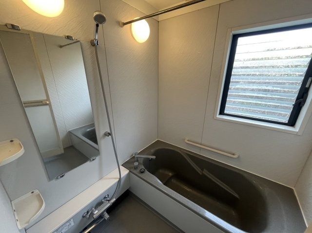 「二世帯住宅にも」高知市一宮西町　中古一戸建の浴室
