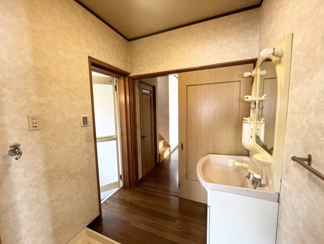 「二世帯住宅にも」高知市一宮西町　中古一戸建の洗面所|コンパクトで使いやすい洗面所
