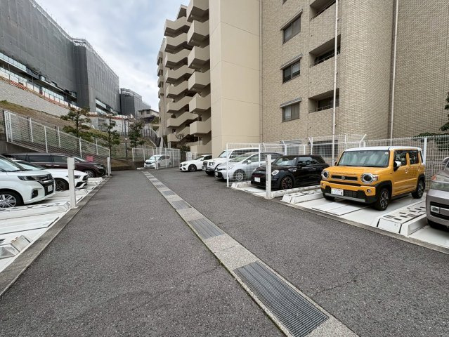 ネバーランド舞子の駐車場|駐車場に車を止められます
